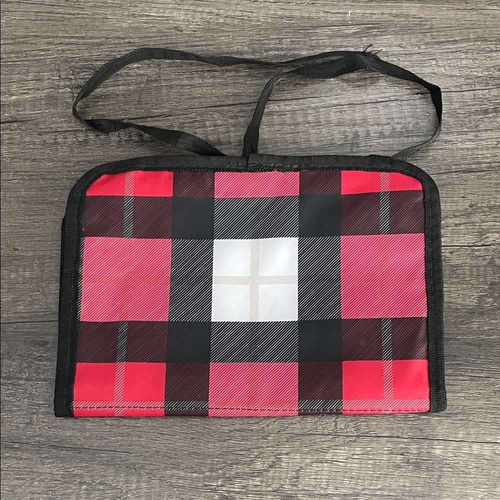 *SOLD* ThirtyOne Buffalo Plaid Travel Organizer